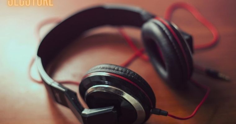 Top Headphones with Microphone to Boost Your Business Workflow