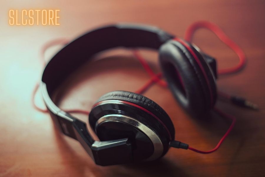 Top Headphones with Microphone to Boost Your Business Workflow