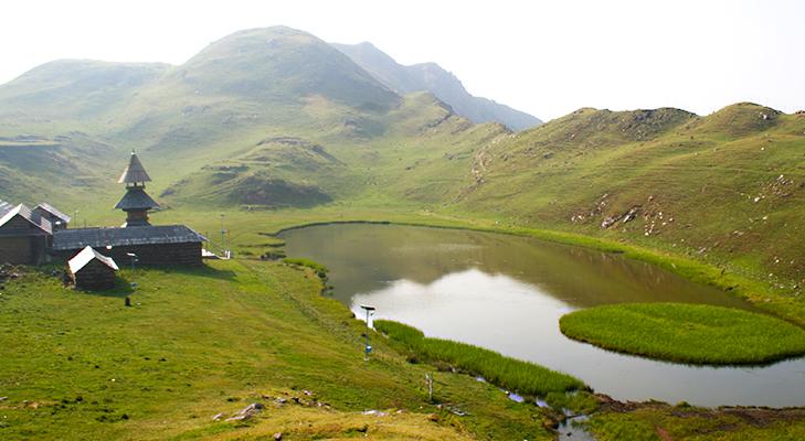 A Complete Guide to Prashar Lake Trips for Beginners and Tourists