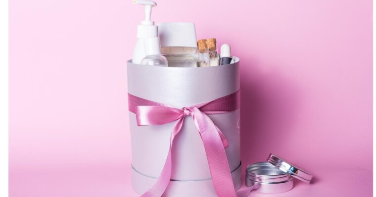 Some Effective Tips to Make Catchy Cosmetic Display Boxes!