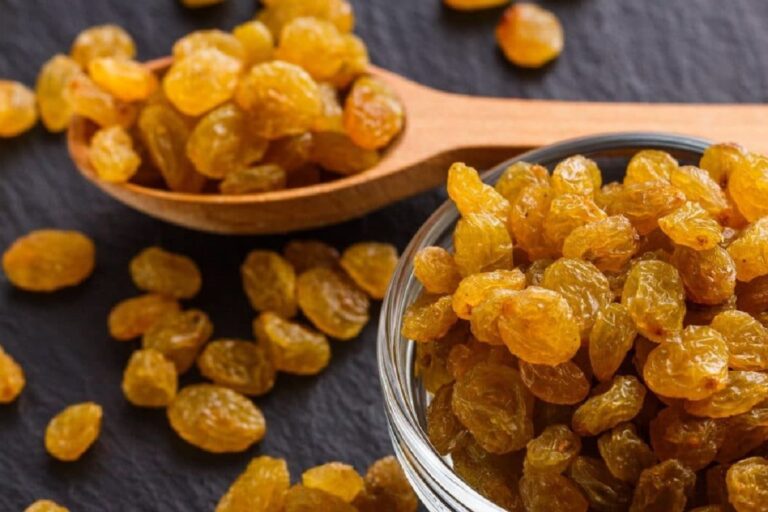Nutritional Guide To Use Raisins In Your Daily Diet nutritional-guide-to-use-raisins-in-your-daily-diet
