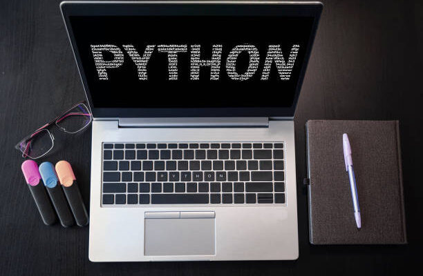 The Best Way to Learn Python in 2022 (Free & Paid Python Tutorials)