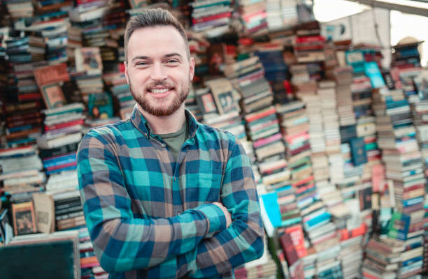 How to Save Money on Clothing by Shopping at Wholesale Clothing Vendors