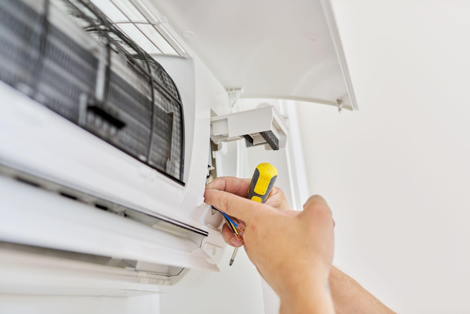 Step by Step Guide for Maintaining Your Air Conditioners
