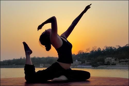 Which Yoga School Is Best in Rishikesh?
