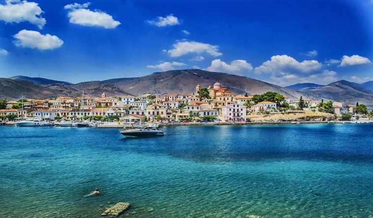 Discovering the Mediterranean Coast: 8 Destinations for a Vacation