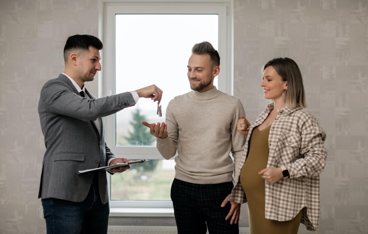 Selling Your House? 5 Reasons Why Working With A Real Estate Agent Is A SMART MOVE