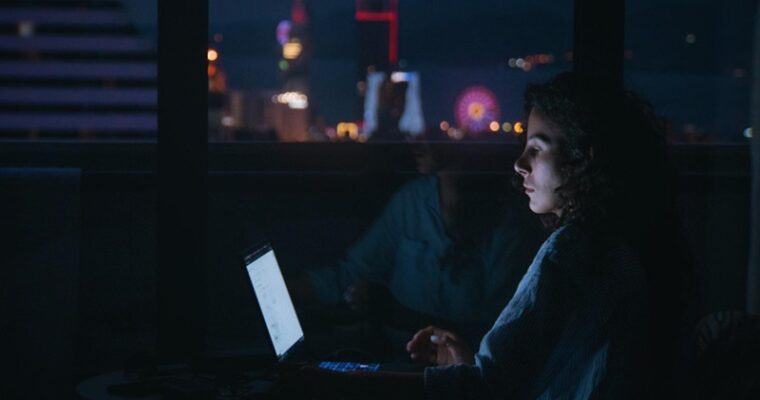 ALERT ALL NIGHT: 6 Tips for Staying Awake During Nighttime Online Classes
