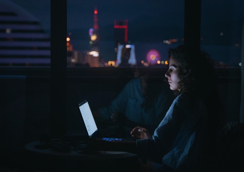 ALERT ALL NIGHT: 6 Tips for Staying Awake During Nighttime Online Classes