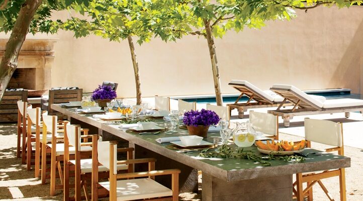 How to Pair Outdoor Dining Tables with Pergolas for All-Season Use in the UK